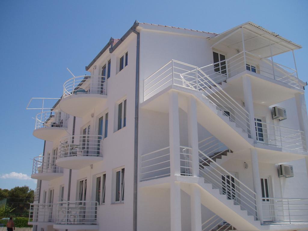 Apartments Niko Trogir Exteriör bild