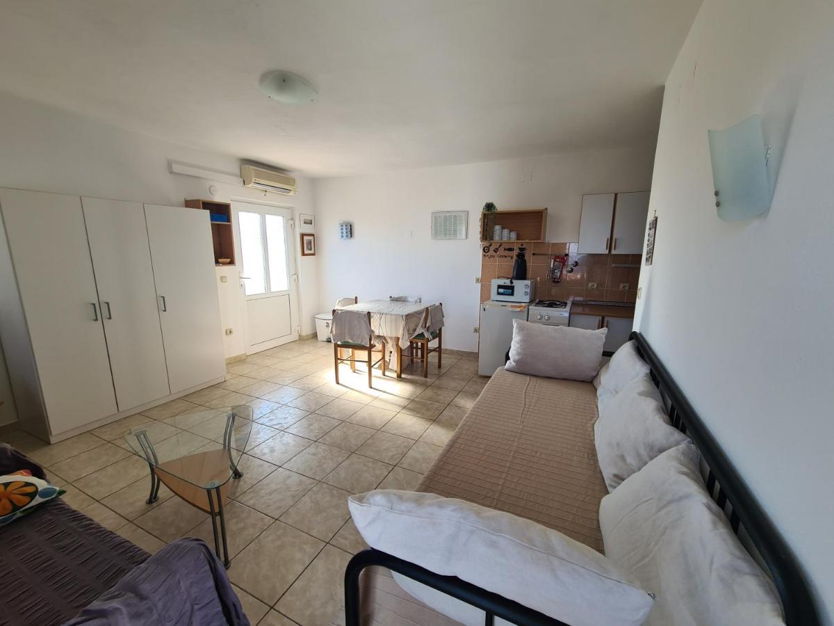 Apartments Niko Trogir Exteriör bild