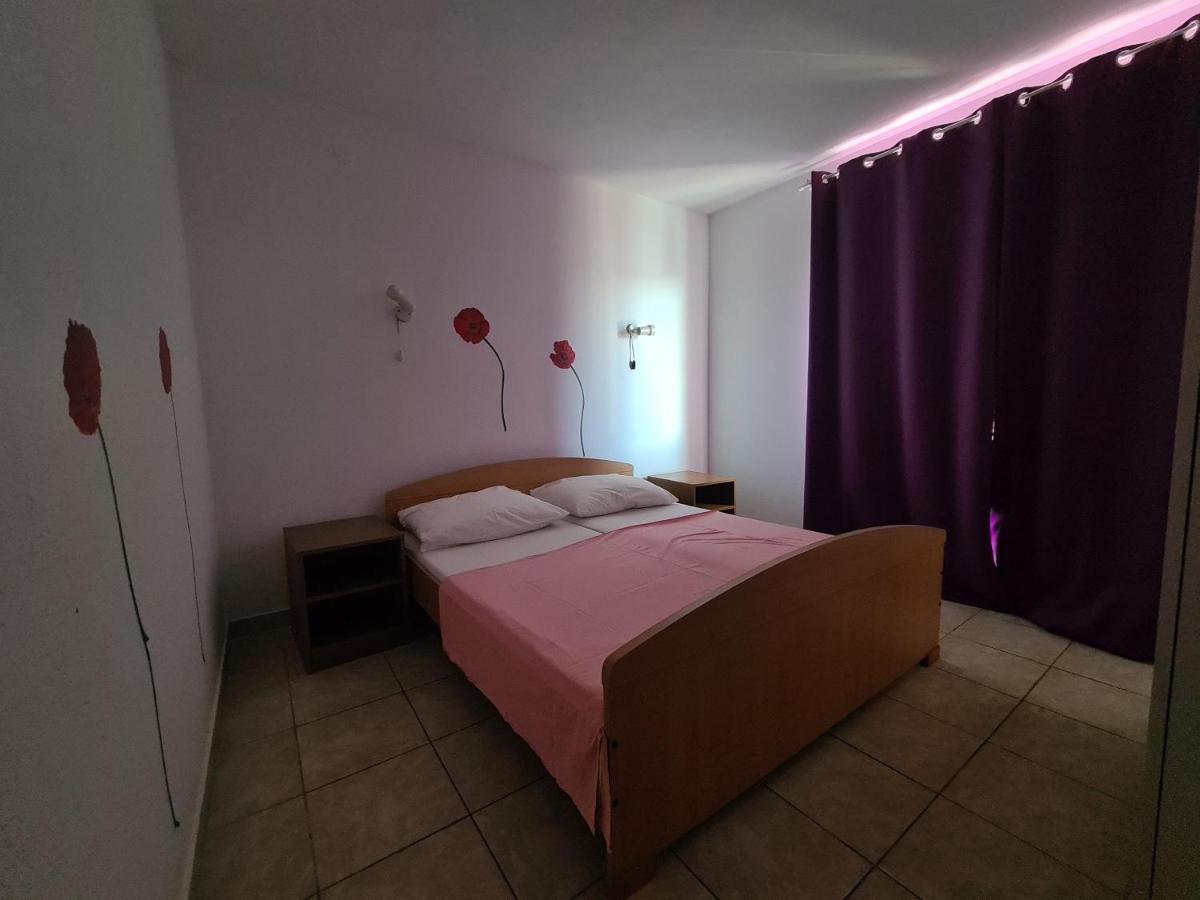 Apartments Niko Trogir Exteriör bild